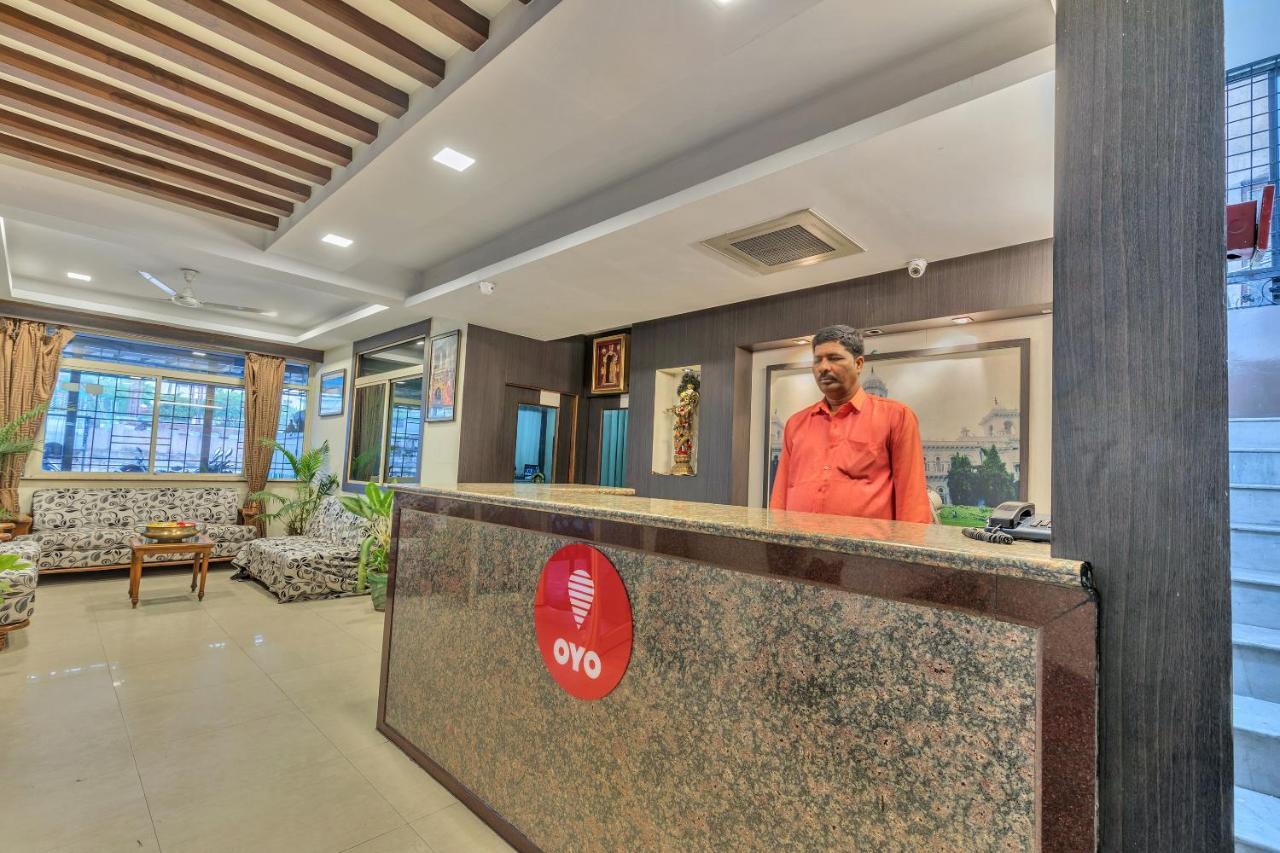 Oyo 11428 Hotel Krishna'S Residency Hyderabad Exterior foto