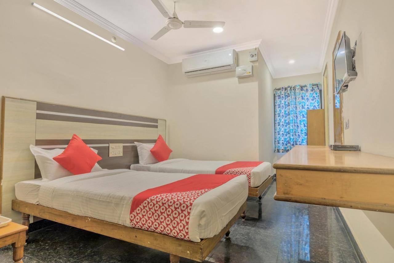 Oyo 11428 Hotel Krishna'S Residency Hyderabad Exterior foto
